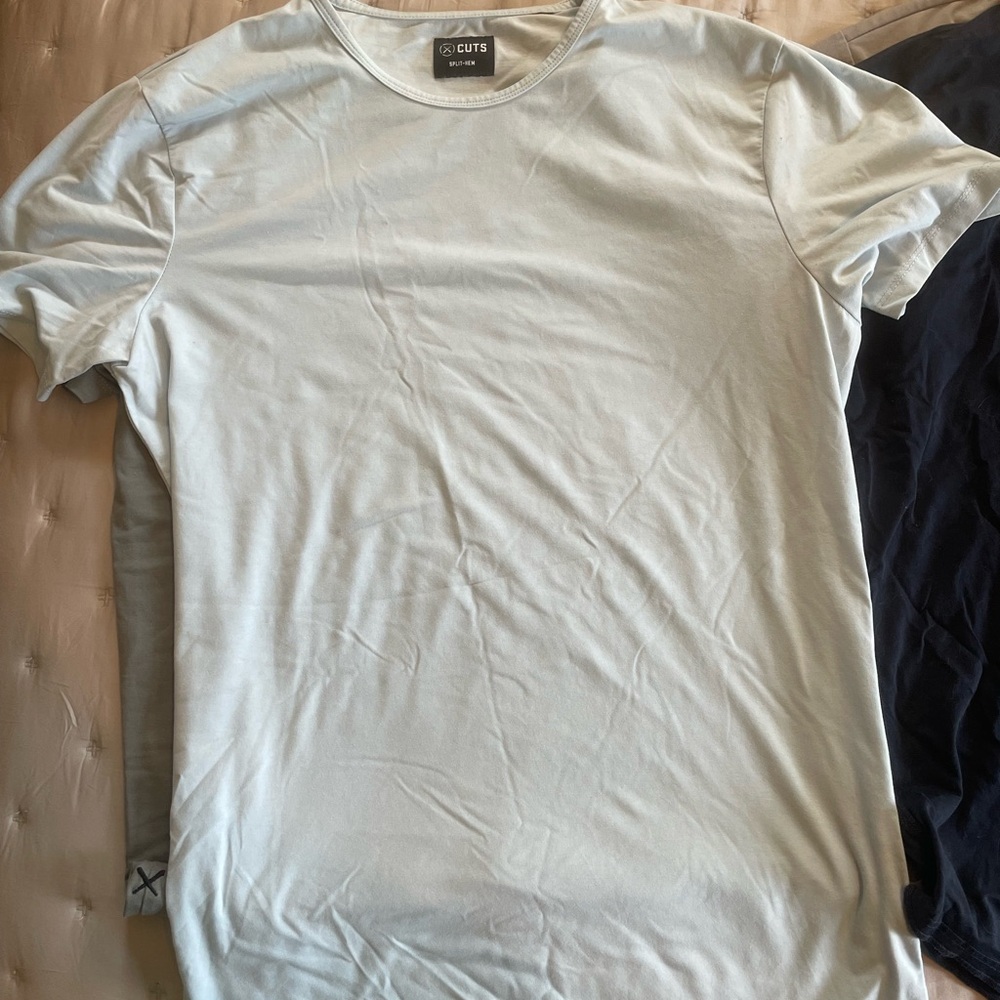 Cuts light gray curved hem